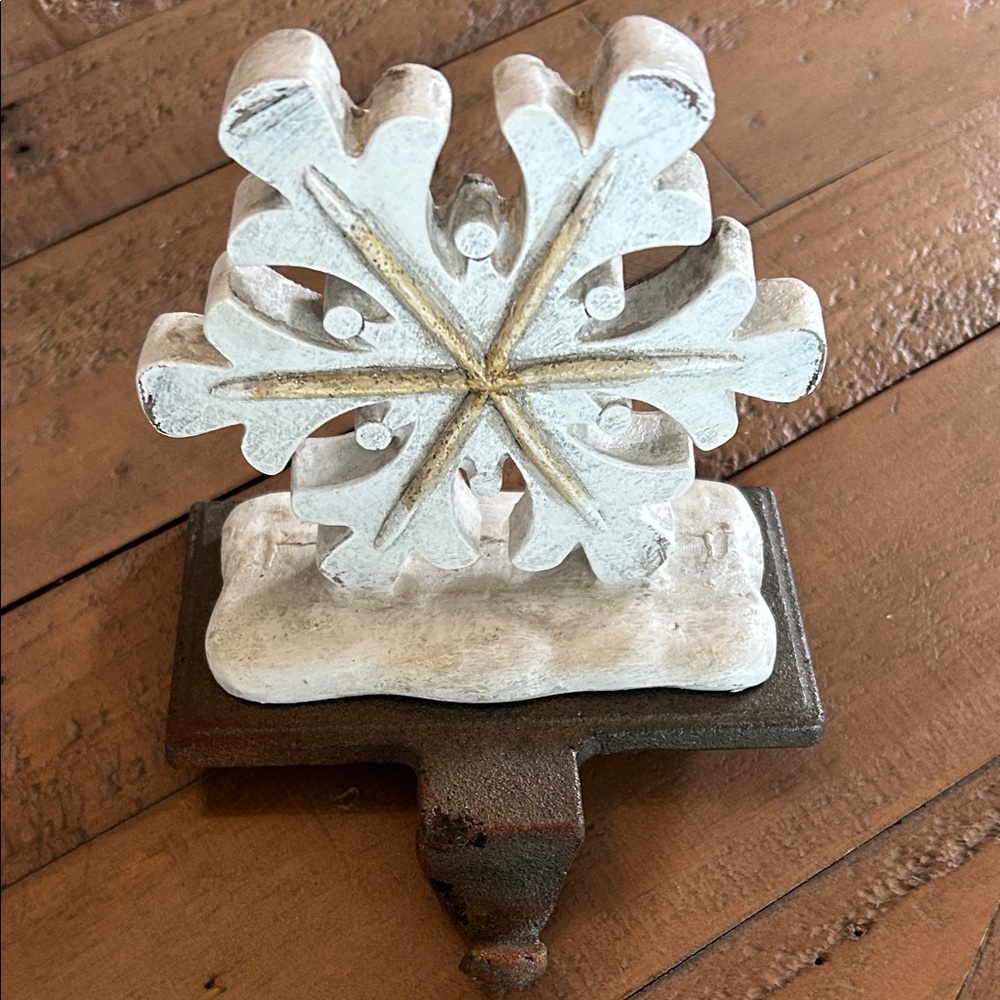 White and Gold Snowflake Decor - Picture 3 of 5